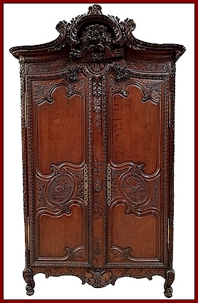 Armoire-fécampoise-en-chêne-sculpté
